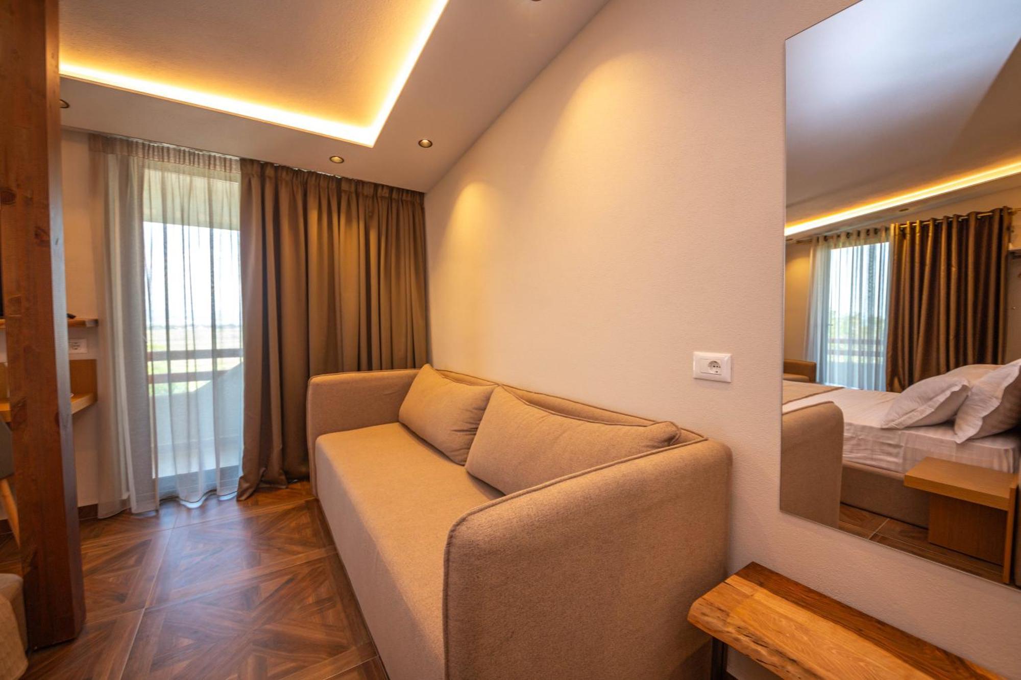 Emara Boutique Hotel Kavaje Exteriör bild