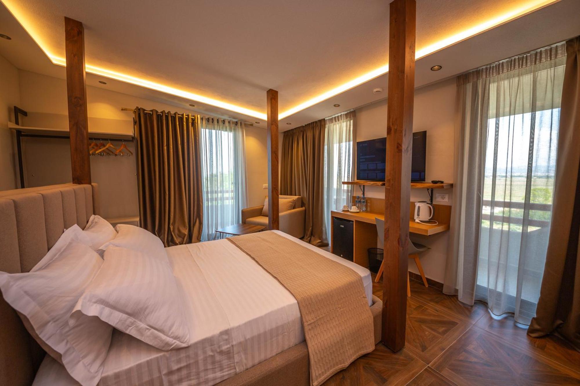Emara Boutique Hotel Kavaje Exteriör bild